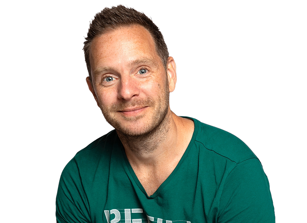 Profiel-foto van Jeffrey. Hij heeft donkerbruin haar, blauwe ogen een donkergroen shirt aan en een vriendelijke glimlach.